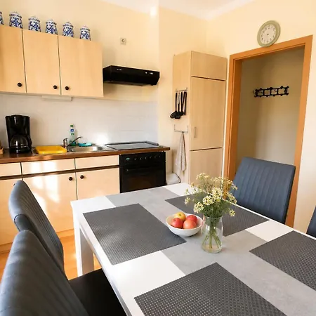 Apartman - 2 Schlafzimmer- Balkon Und Parkplatz *
